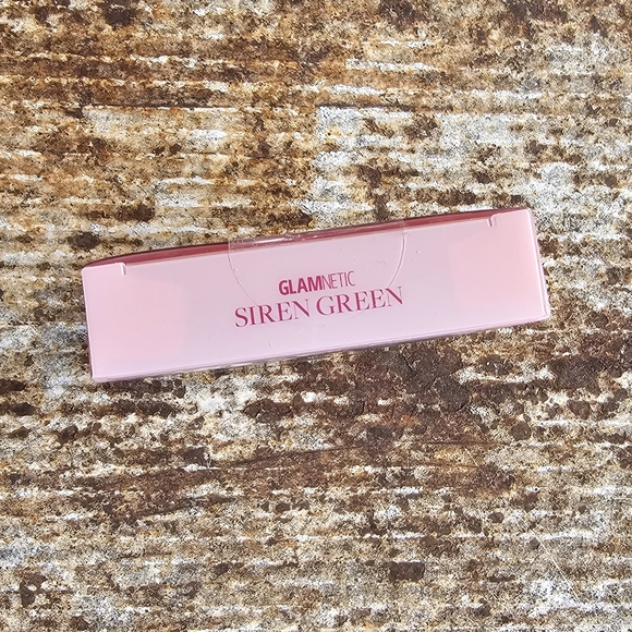 Glamnetic Pretty Siren Green Short Almond Press-On Nails - Picture 3 of 4